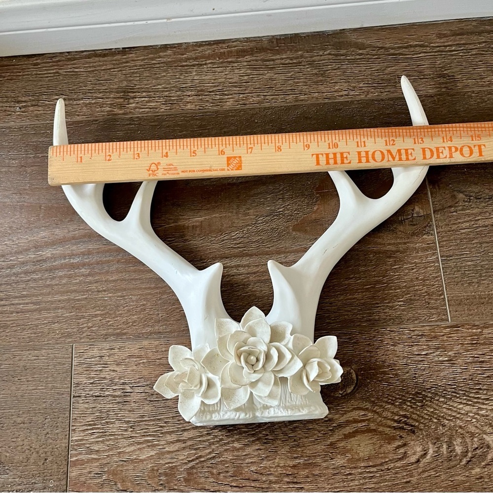 Elegant White Antler Sculpture with Floral Accent fake - Picture 9 of 11